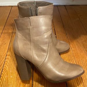 A+ Ellen Booties Size 8